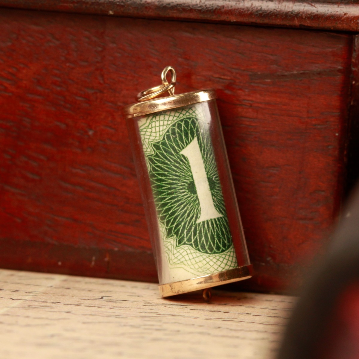 Pre-Owned Vintage 1967 9ct Yellow Gold £1 Note Capsule Charm