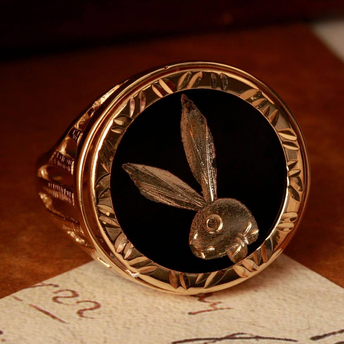 Pre-Owned Vintage 1989 9ct Yellow Gold & Onyx Bunny Signet Ring