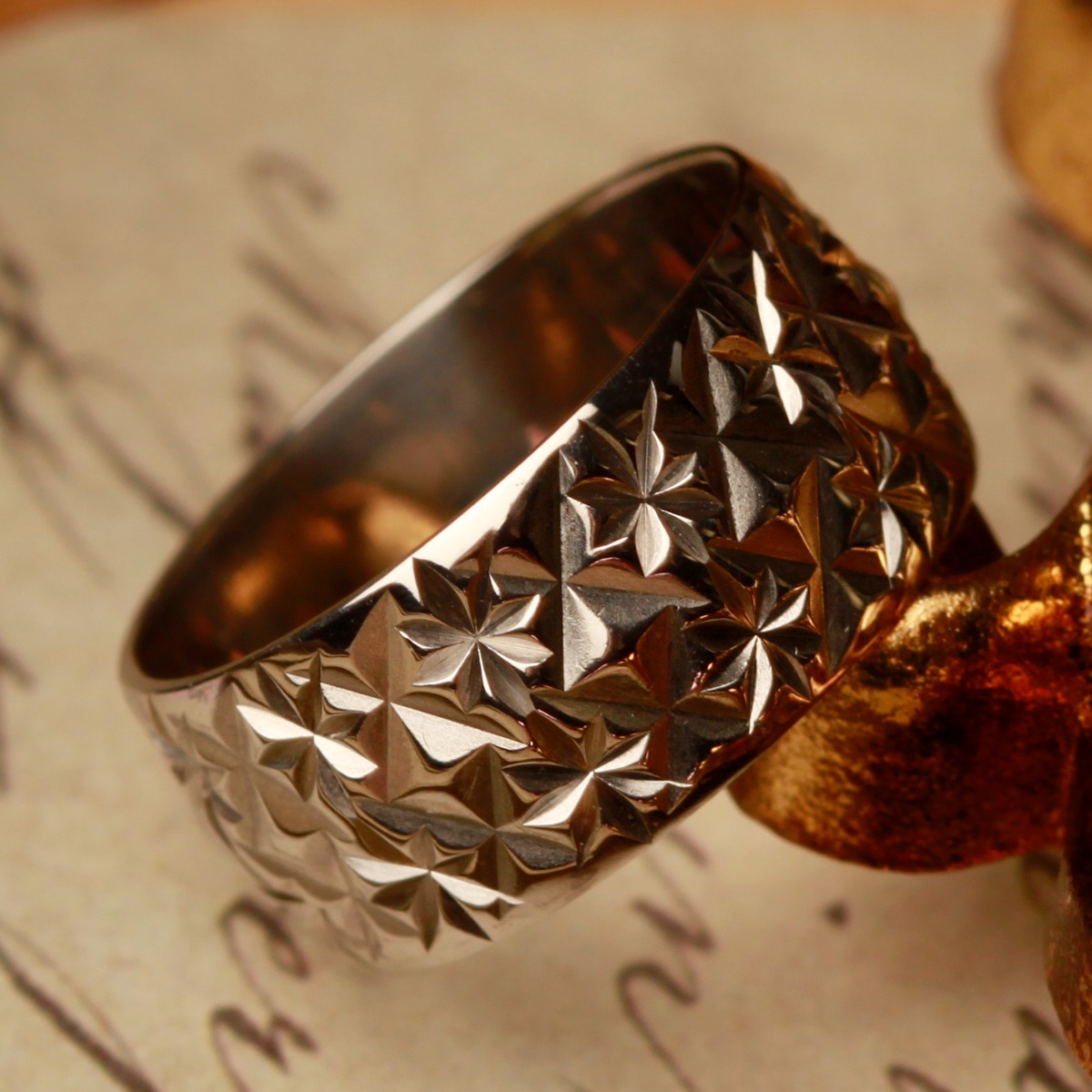 Pre-Owned Vintage 1972 9ct White Gold Engraved 9mm Wedding Ring