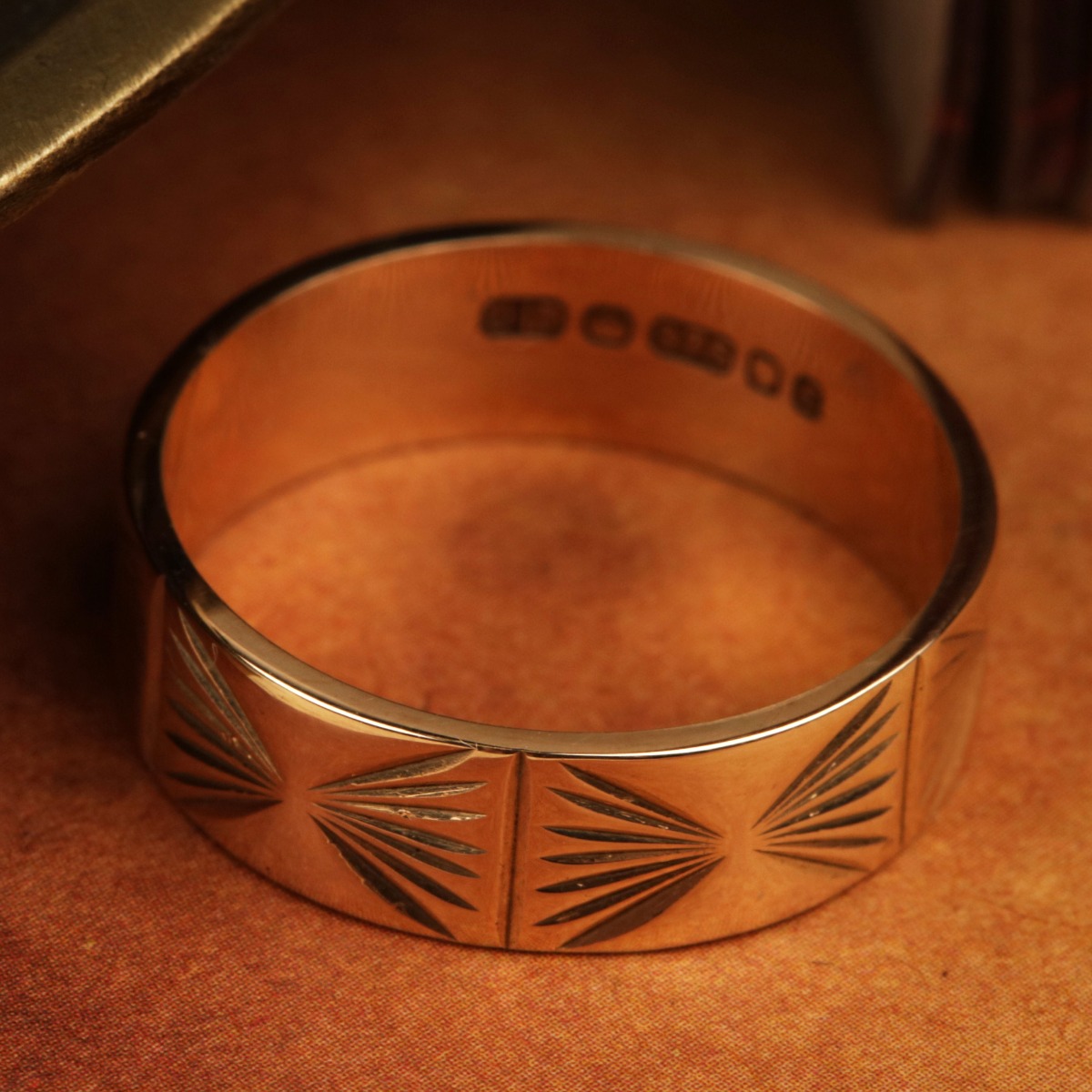 Pre-Owned Vintage 1979 9ct Gold Engraved 5mm Wedding Ring
