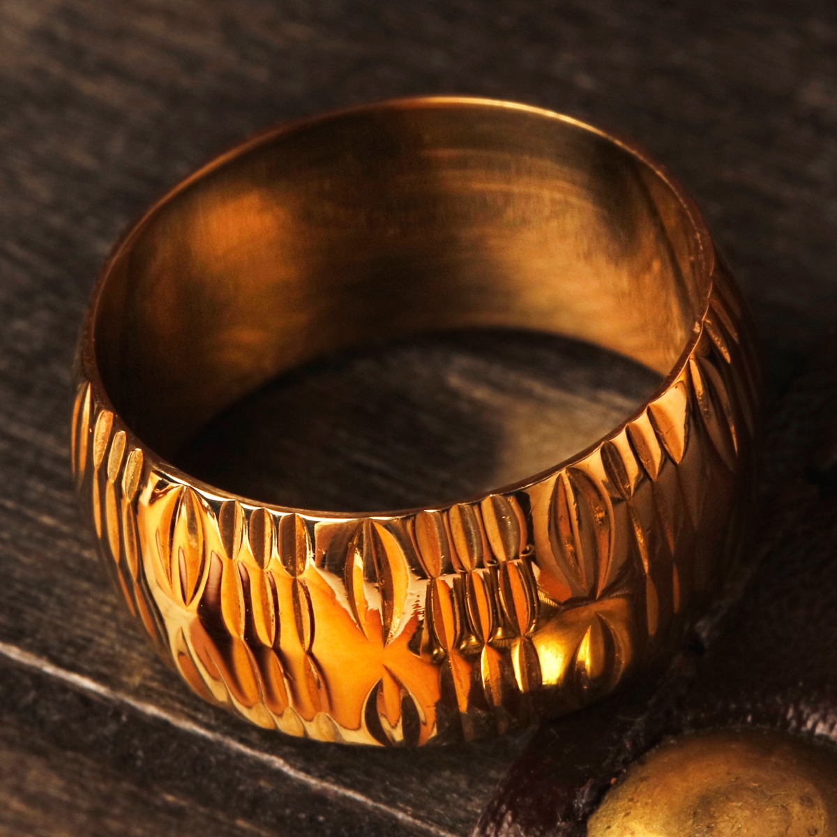 Pre-Owned Vintage 1972 18ct Gold Barked 8mm Wedding Ring