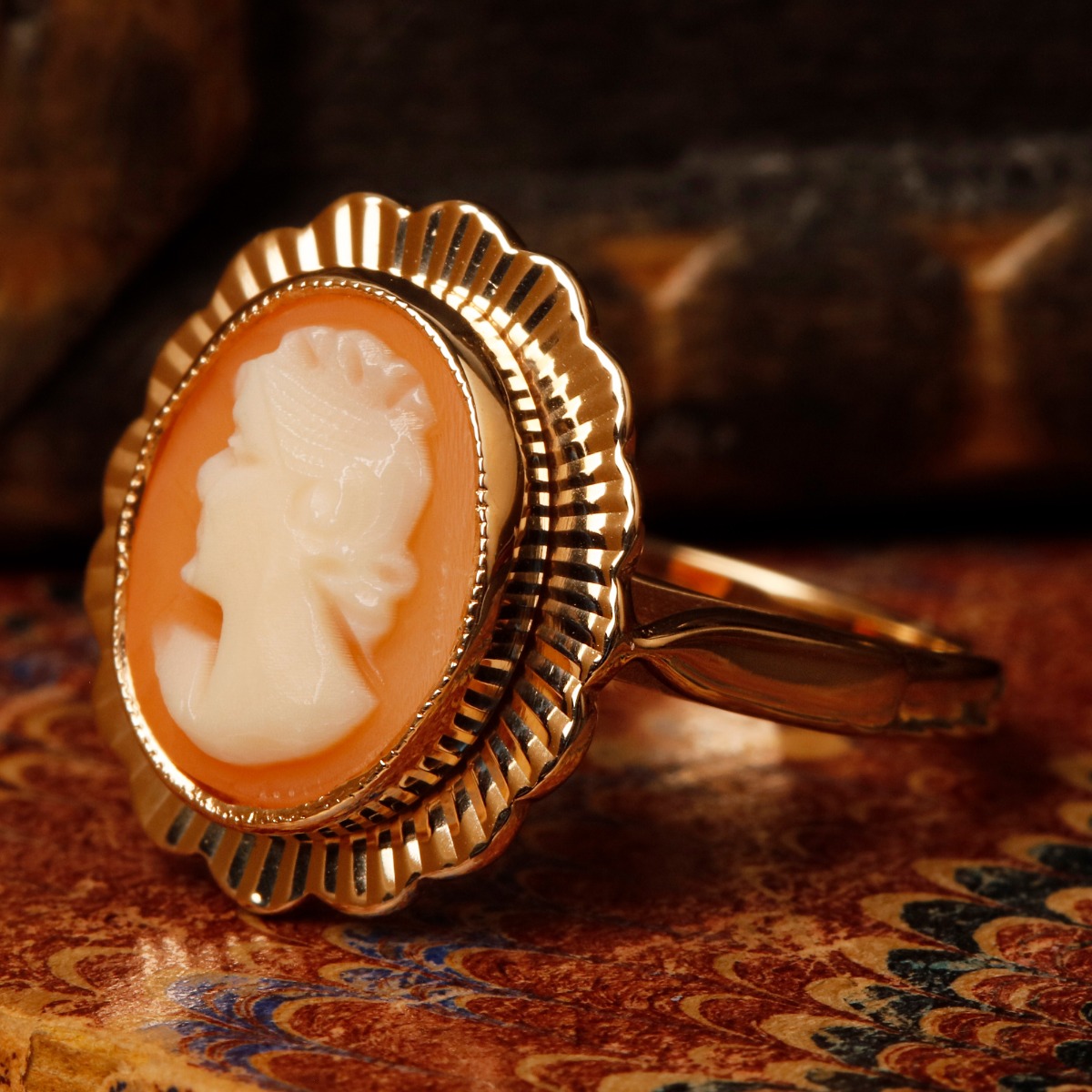 Pre-Owned Vintage 1968 9ct Yellow Gold Cameo Ring