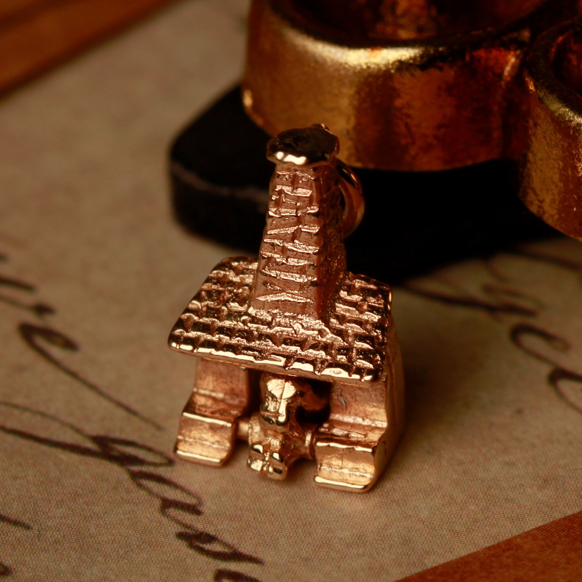 Pre-Owned Vintage 1974 9ct Yellow Gold Chimney Sweep Charm