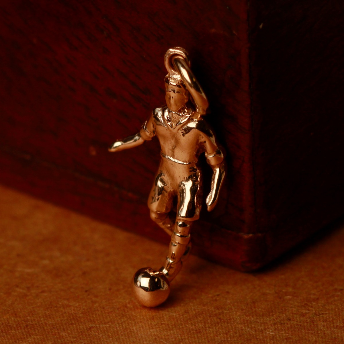 Pre-Owned Vintage 1958 9ct Yellow Gold Footballer Charm