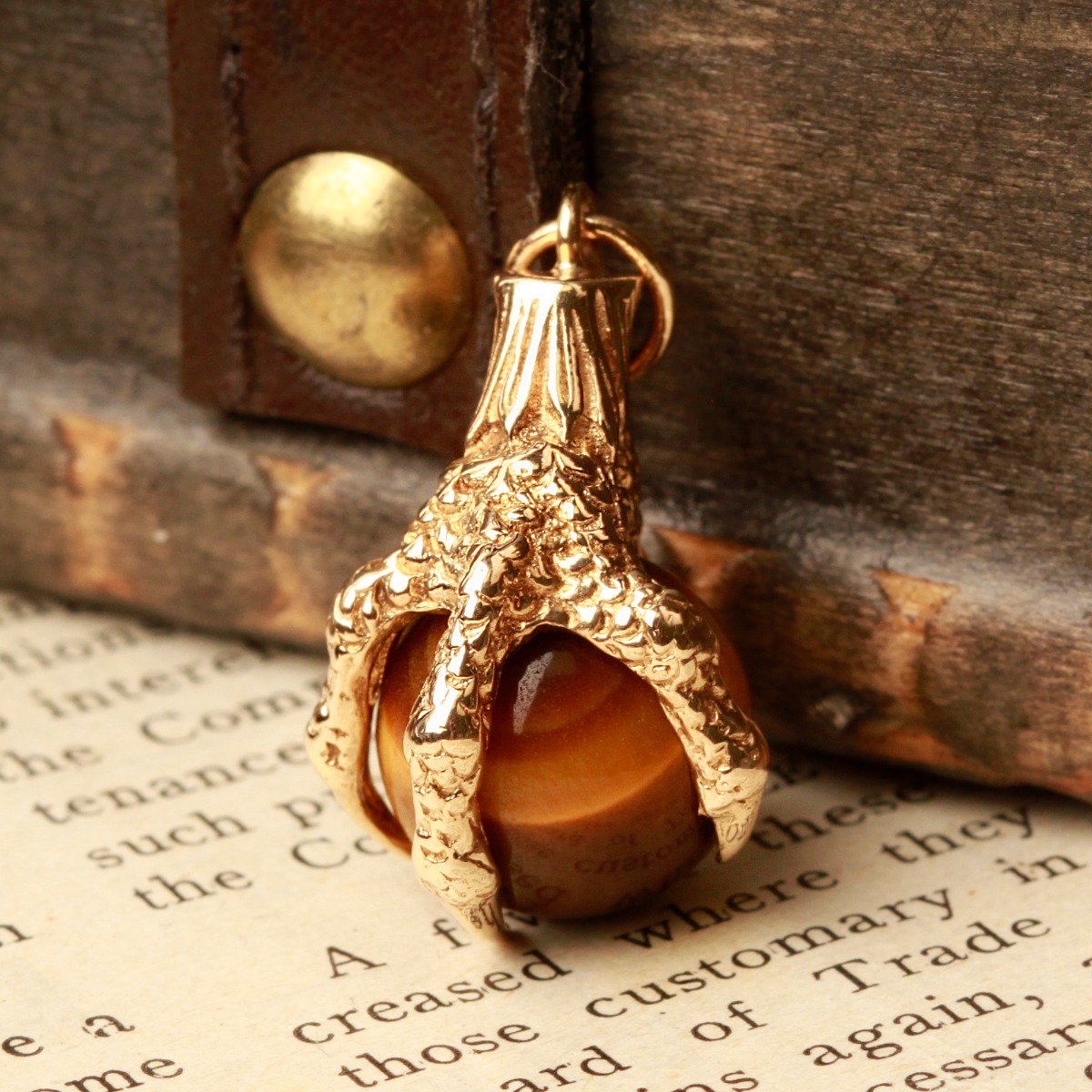 Pre-Owned Vintage 1965 9ct Gold Tigers Eye Ball & Claw Charm