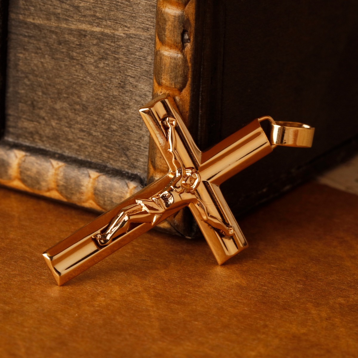 Pre-Owned Vintage 1989 9ct Yellow Gold Crucifix Pendant