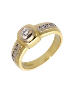 Pre-Owned 18ct Gold Diamond Solitaire & Shoulders Ring