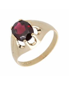 Pre-Owned 9ct Yellow Gold Garnet Solitaire Style Signet Ring