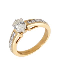 Pre-Owned 14ct Gold Pear Diamond & Princess Cut Shoulders Ring