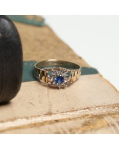 Pre-Owned Vintage 1979 9ct Gold Blue & White Spinel Cluster Ring