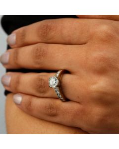 Pre-Owned 18ct Yellow Gold Diamond Solitaire & Shoulders Ring
