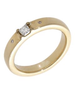 Pre-Owned 9ct Gold Princess Cut Diamond Solitaire Band Ring