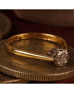 Pre-Owned Vintage 1968 18ct Gold Illusion Set Diamond Ring