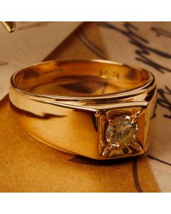 Pre-Owned Vintage 1974 18ct Gold Diamond Solitaire Signet Ring