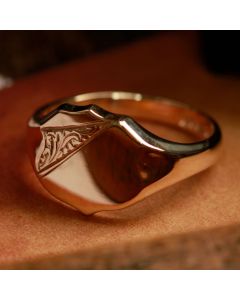 Pre-Owned Vintage 1987 9ct Yellow Gold Shield Signet Ring