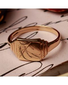 Pre-Owned Vintage 1982 9ct Yellow Gold Part Engraved Signet Ring