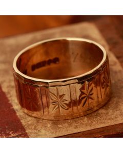 Pre-Owned Vintage 1967 9ct Gold Star Engraved 8mm Wedding Ring