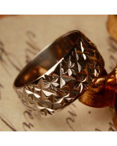 Pre-Owned Vintage 1972 9ct White Gold Engraved 9mm Wedding Ring