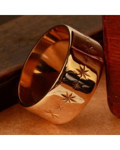Pre-Owned Vintage 1975 9ct Gold Star Engraved 10mm Wedding Ring