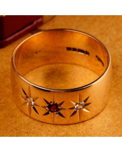 Pre-Owned Vintage 1979 9ct Garnet & Spinel 10mm Band Ring