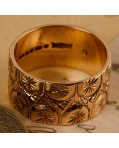 Pre-Owned Vintage 1979 9ct Gold 10mm Pattened Wedding Ring