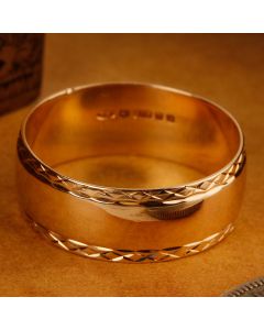 Pre-Owned Vintage 1987 9ct Gold 8mm Patterned Edge Wedding Ring