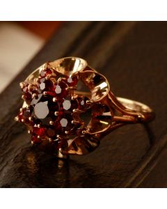 Pre-Owned Vintage 9ct Yellow Gold Garnet Cluster Ring