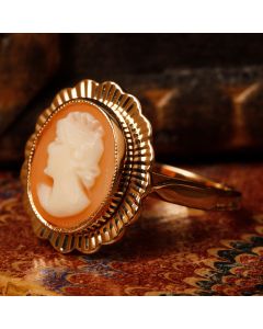 Pre-Owned Vintage 1968 9ct Yellow Gold Cameo Ring