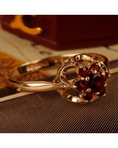 Pre-Owned Vintage 1979 9ct Yellow Gold Garnet Cluster Ring