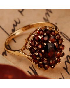 Pre-Owned Vintage 1978 9ct Yellow Gold Garnet Cluster Ring