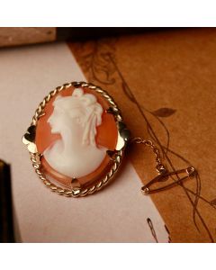 Pre-Owned Vintage 1960 9ct Yellow Gold Oval Cameo Brooch