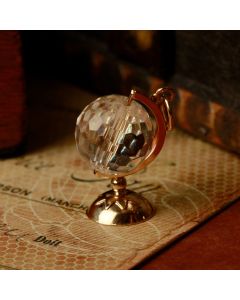 Pre-Owned Vintage 1967 9ct Yellow Gold Crystal Globe Charm