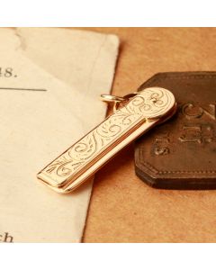 Pre-Owned Vintage 1964 9ct Gold Engraved Opening Comb Charm