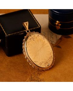 Pre-Owned Vintage 1977 9ct Yellow Gold Oval Locket Pendant