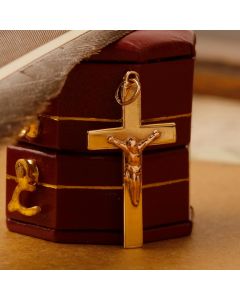 Pre-Owned Vintage 1955 9ct Yellow Gold Crucifix Pendant
