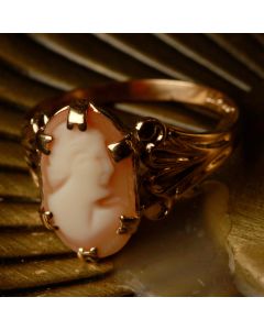 Pre-Owned Vintage 1967 9ct Gold Oval Cameo Ring