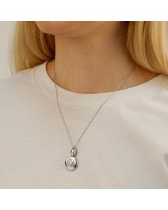 Pre-Owned 18ct White Gold Diamond Cluster Circle Necklace