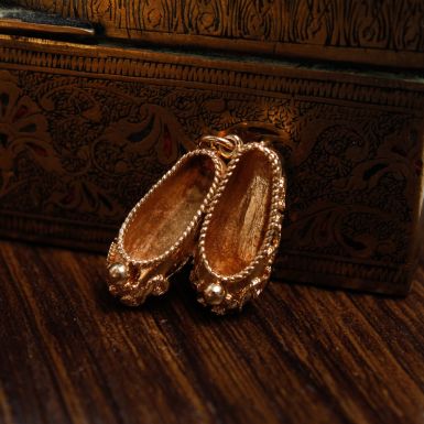 Pre-Owned Vintage 1966 9ct Gold Genie Slippers Charm