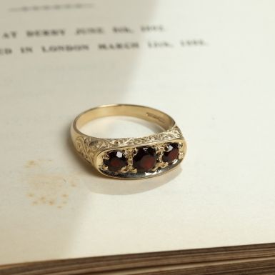 Pre-Owned Vintage 1953 9ct Yellow Gold Garnet Trilogy Ring