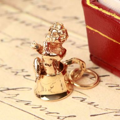 Pre-Owned Vintage 1977 9ct Baby in Cup Charm
