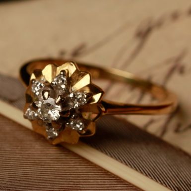 Pre-Owned Vintage 1976 18ct Gold Diamond Cluster Ring