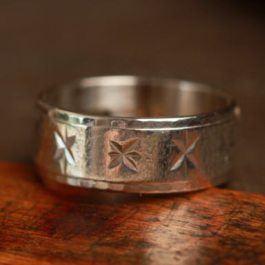Pre-Owned Vintage 1967 18ct White Gold 7mm Engraved Band Ring