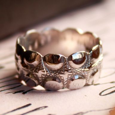 Pre-Owned Vintage 1977 18ct White Gold Engraved Band Ring
