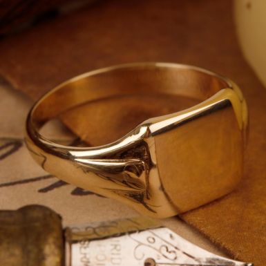 Pre-Owned Vintage 1976 9ct Yellow Gold Square Signet Ring