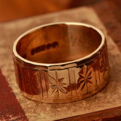 Pre-Owned Vintage 1967 9ct Gold Star Engraved 8mm Wedding Ring
