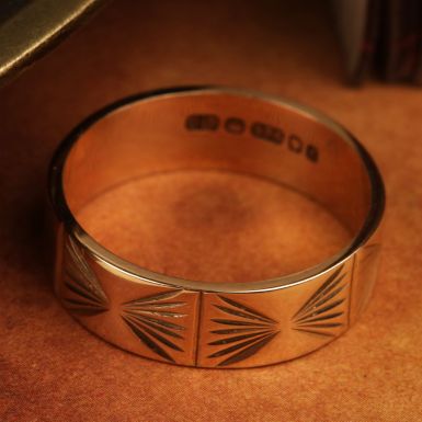 Pre-Owned Vintage 1979 9ct Gold Engraved 5mm Wedding Ring