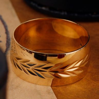 Pre-Owned Vintage 1982 9ct Gold 9mm Patterned Wedding Ring