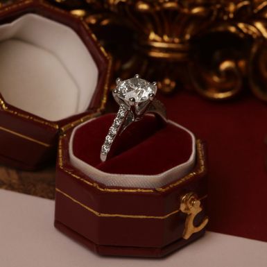 Pre-Owned 18ct Gold 1.92ct Diamond Solitaire & Shoulders Ring