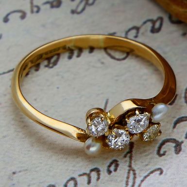 Pre-Owned Vintage Style 18ct Yellow Gold Diamond & Pearl Ring