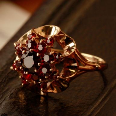 Pre-Owned Vintage 9ct Yellow Gold Garnet Cluster Ring